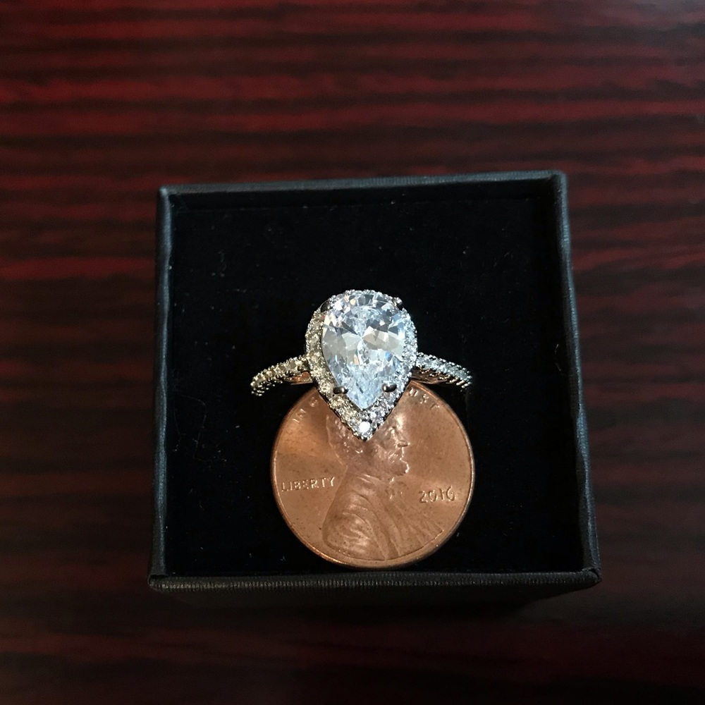 Elegant 925 Silver White Sapphire Ring! - Picture 3 of 5